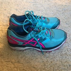 Women’s ASICS size 8 athletic shoes
